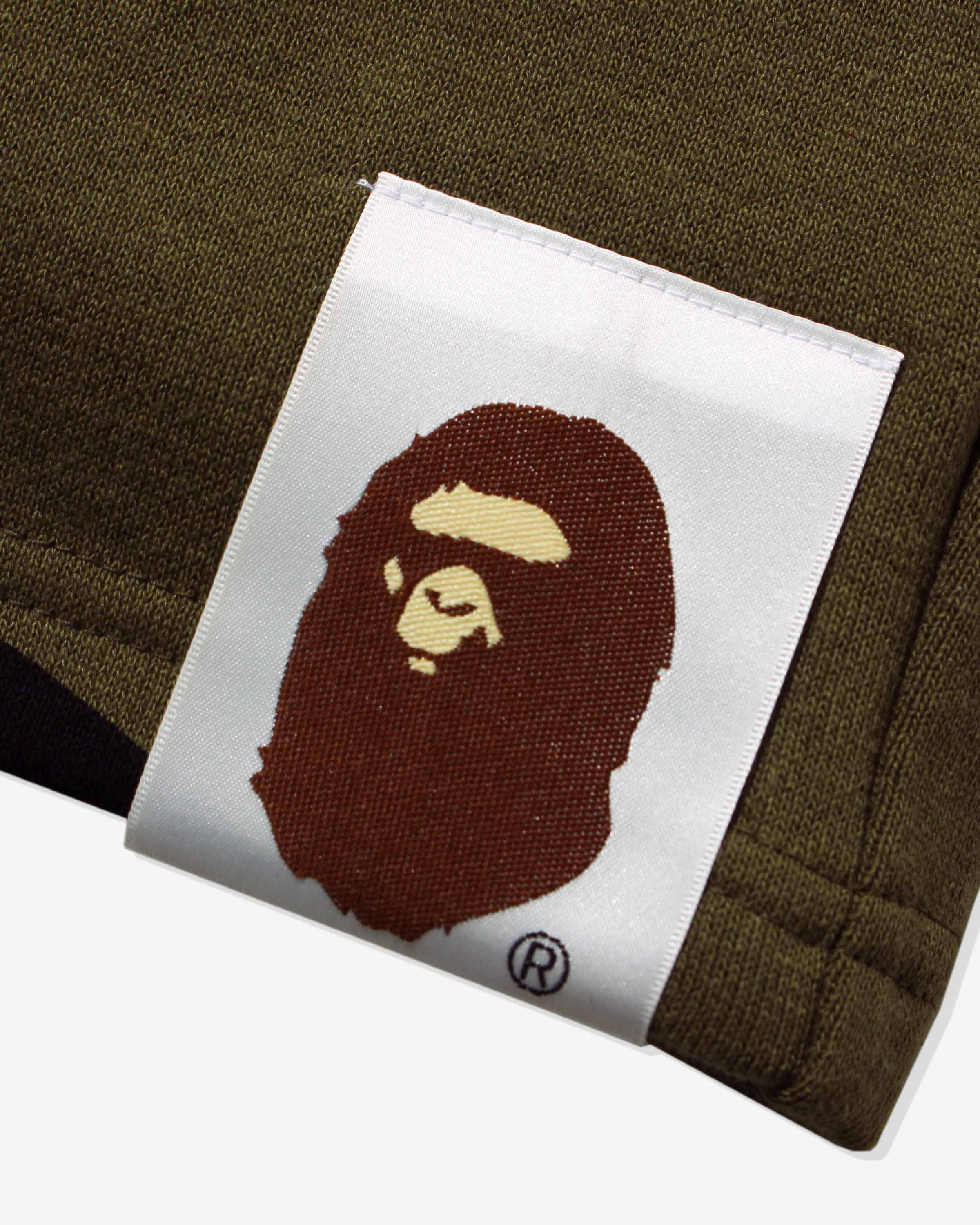 BAPE GIANT 1ST CAMO WIDE FIT SWEAT SHORTS - Image 4