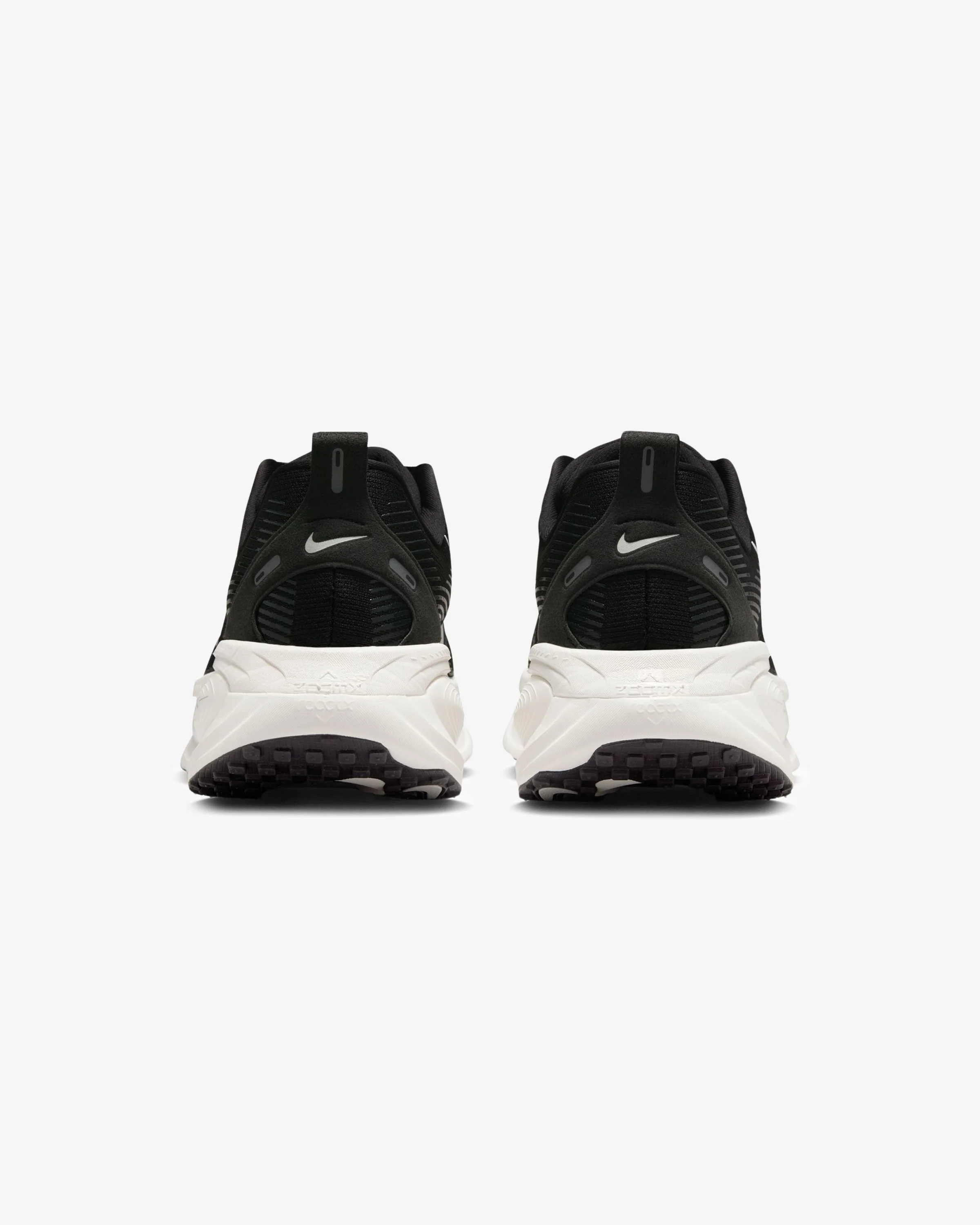 NIKE VOMERO 18 - BLACK/ SUMMITWHITE - Image 3
