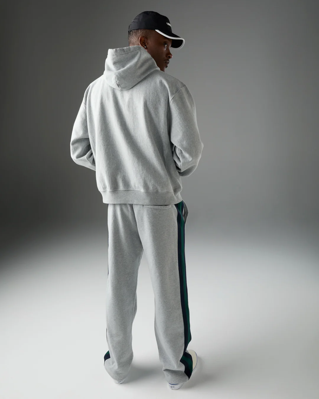 UNDEFEATED BLOCK LOGO PULLOVER HOOD - Image 13